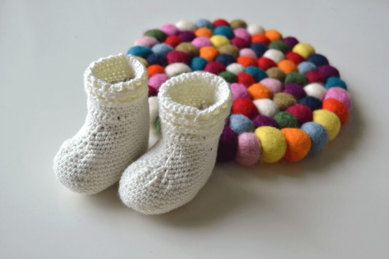 Happy Feet Baby Socks free crochet pattern
