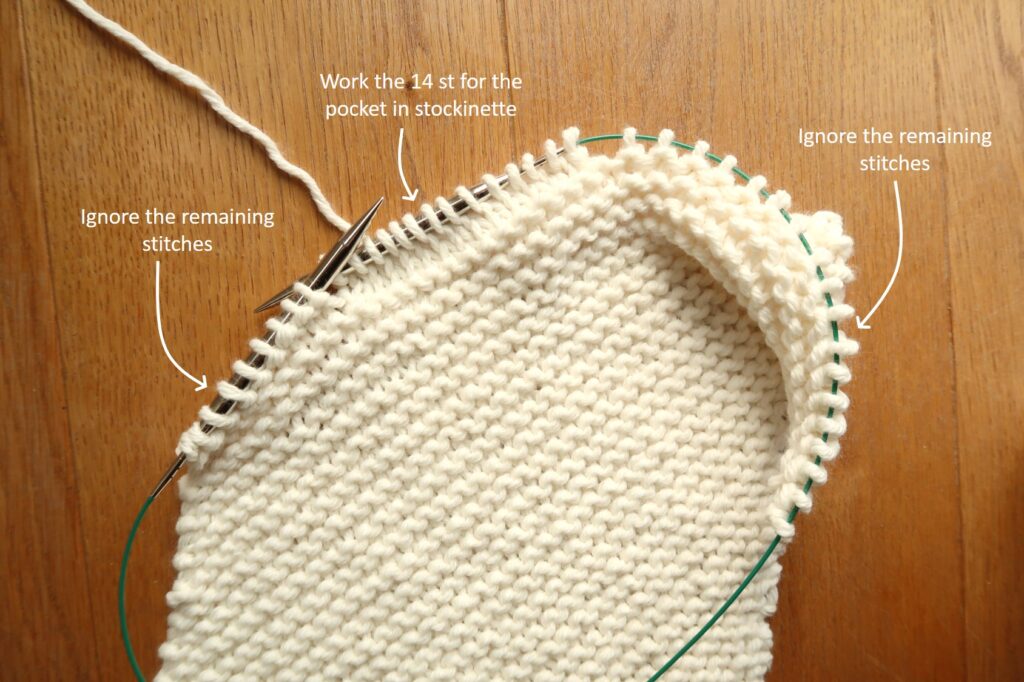 Make the insert pockets of the knit cardigan