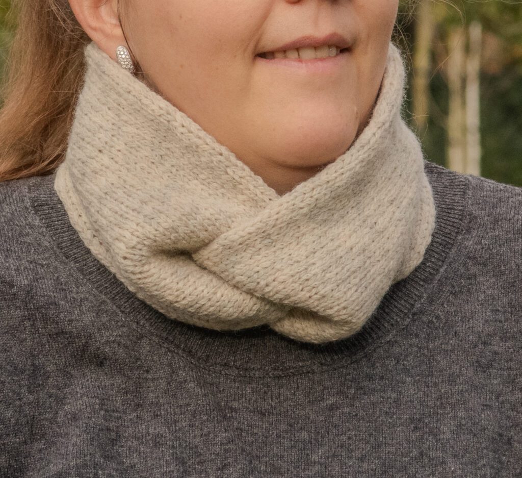 close up of the free knitted cowl pattern circular needles