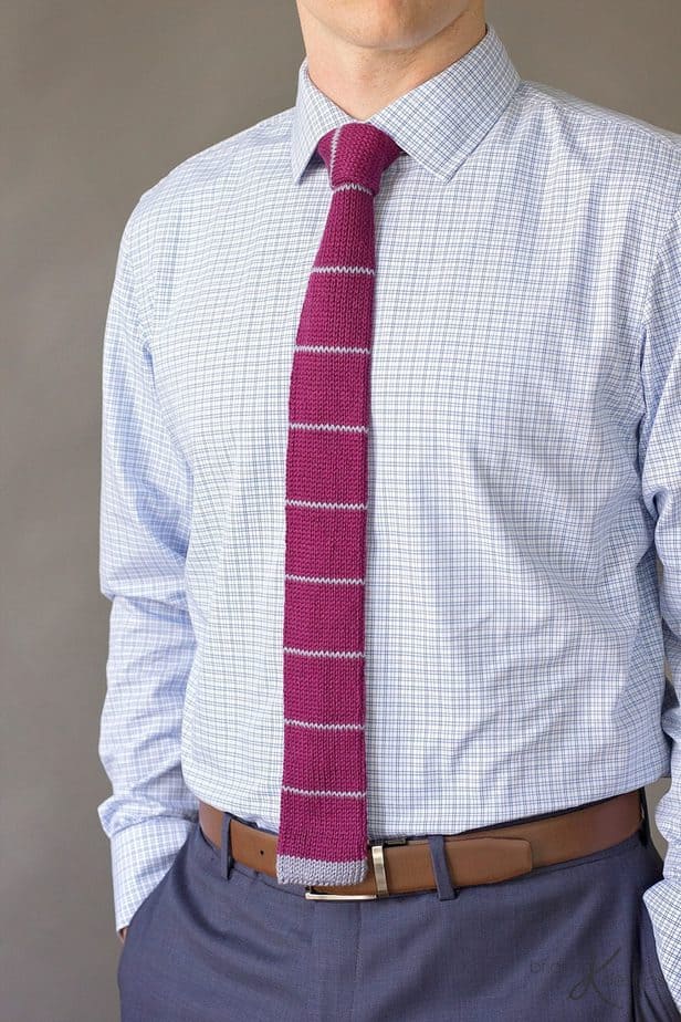 Find the men's tie free knitting pattern here >>