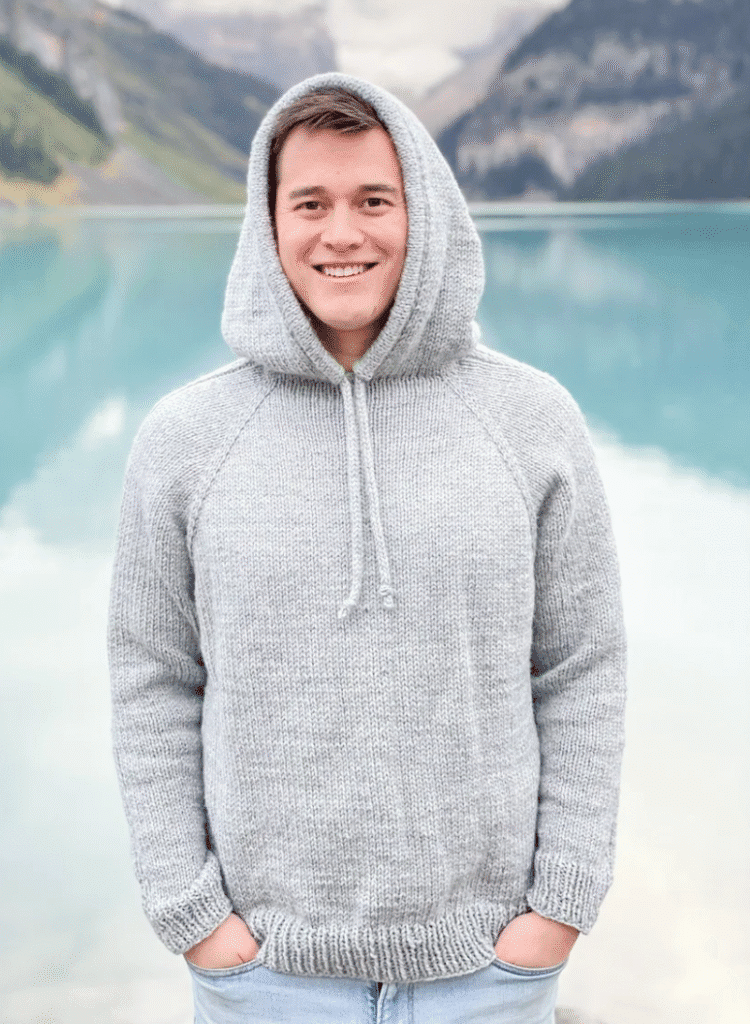 Find the men's hoodie knitting pattern here >>