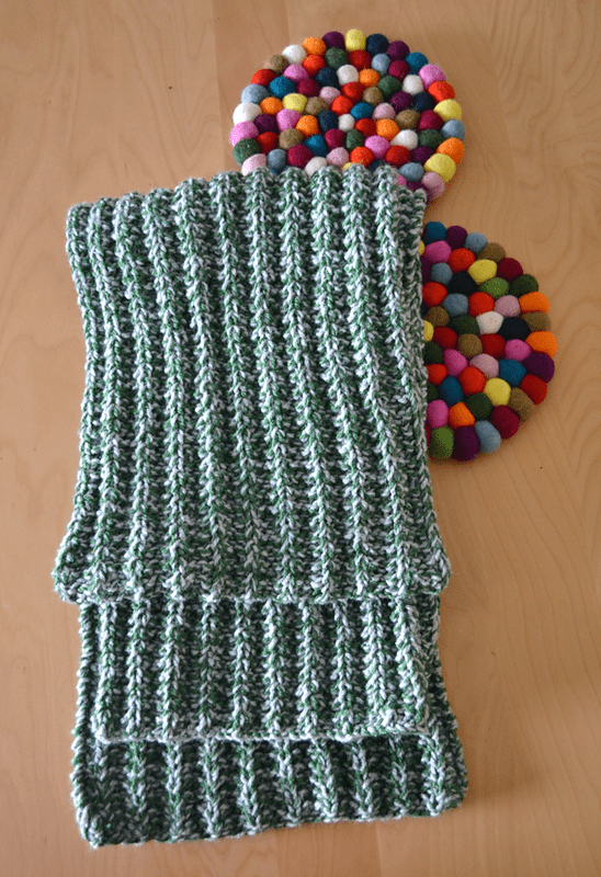 Find the perfect easy scarf  knitting pattern here >>