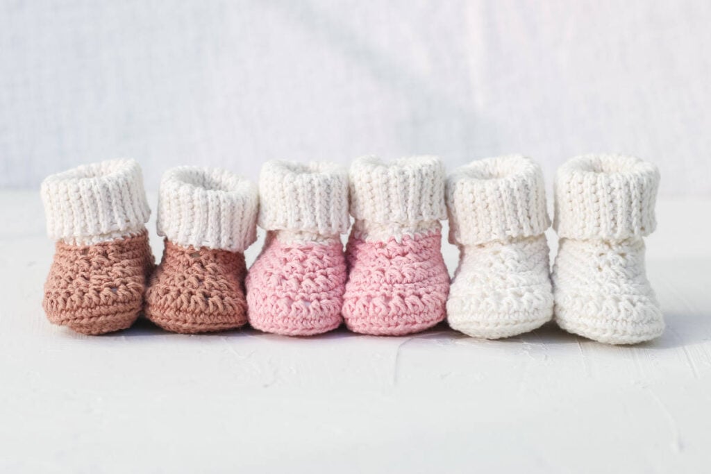 gender-neutral ribbed cuff baby booties