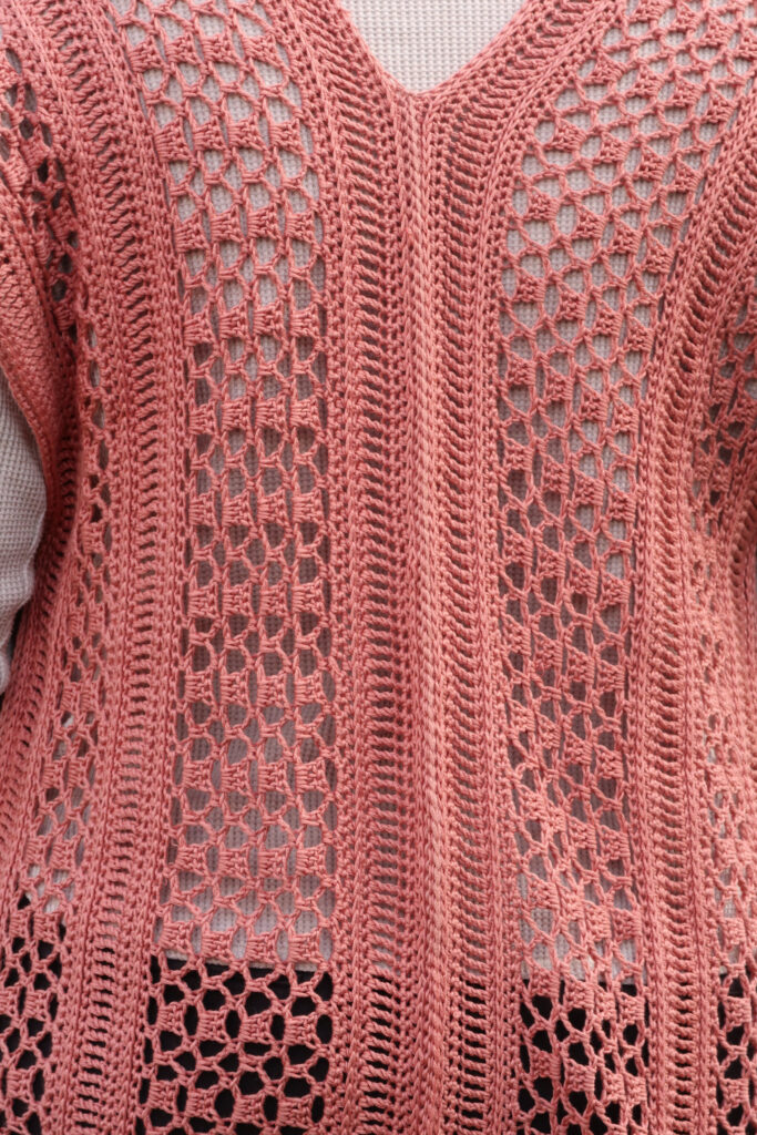 free lightweight crochet cardigan pattern  close up to the lacy stitch